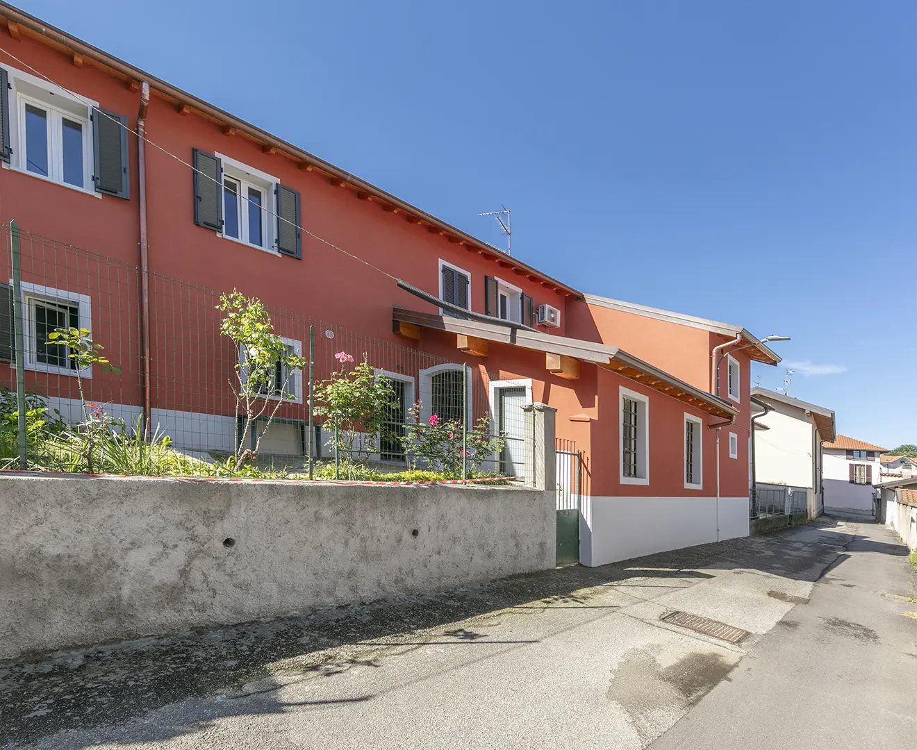 Bonus Edilizia e Barriere Architettoniche - Interventi Effettuati: Isolamento a cappotto, sostituzione di serramenti e tapparelle, sostituzione impianti di climatizzazione invernale autonomi, installazione tende da sole. Interventi di superamento barriere architettoniche.
