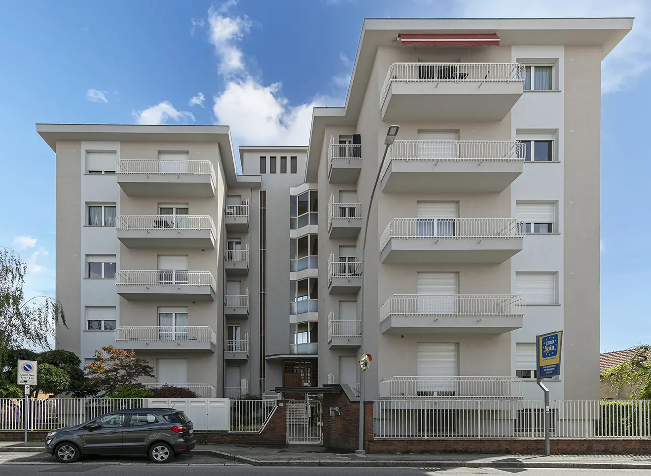 Bonus Facciate 2024 - Interventi Effettuati: Isolamento a cappotto, sostituzione di serramenti e tapparelle e portoncini di ingresso, sostituzione impianto di climatizzazione invernale centralizzato con aggiunta della building automation, installazione tende da sole.